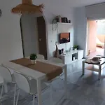 Moderno Internet Y Aparcamiento Gratis *