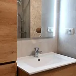 Moderno Internet Y Aparcamiento Gratis *