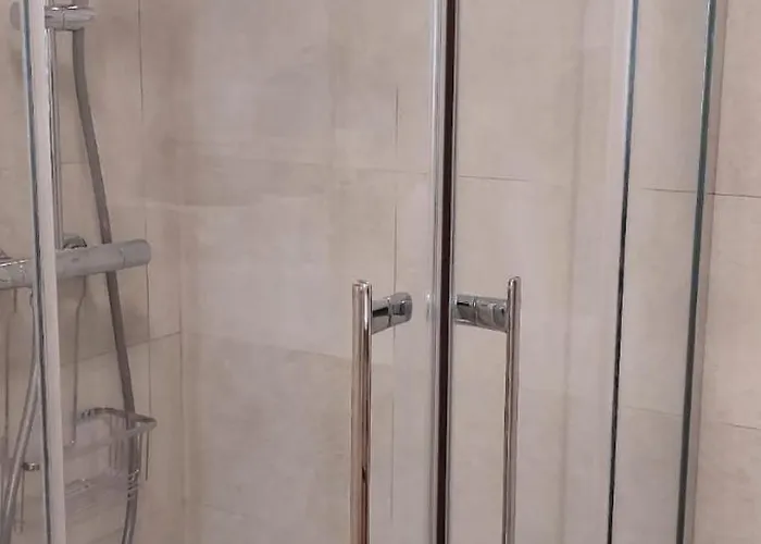 Moderno Internet Y Aparcamiento Gratis